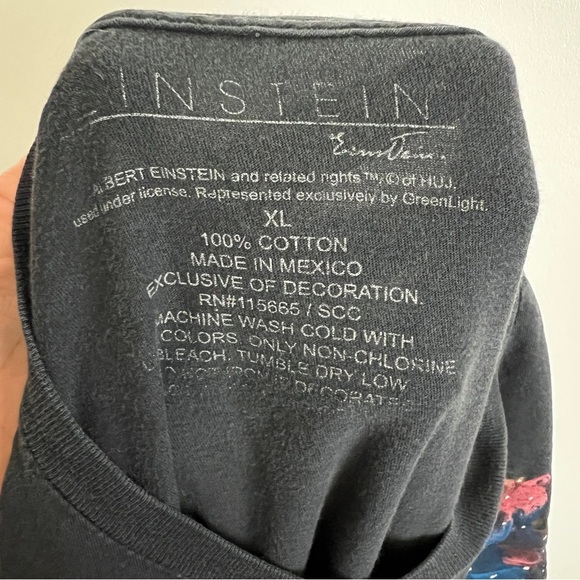 Albert Einstein Pipe Smoking T-shirt Men’s Size XL - Picture 6 of 6